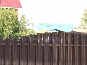 Забор из евроштакетника на ленточном фундаменте 10 метров фото в Восходе